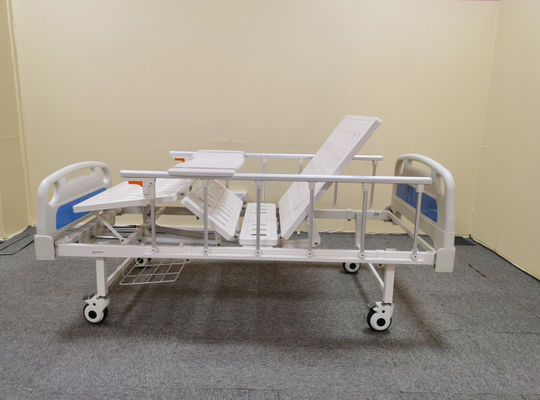 kaufen Manuelles Krankenhausplastikbett des Stahlsprays mit zwei Kurbeln für weißes Krankenhaus Online-Herstellung