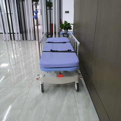 Hydraulische Trage Hspital Ausrüstung Medizinischer Patient Trolley Klappschutzgelände Rollstuhltransfer b
