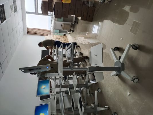 Justierbare integrierte bewegende Laufkatze des Höhen-Tischcomputer-Arbeitsplatzes Laufkatze