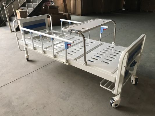 Zwei Funktions-medizinisches manuelles Krankenhaus-Bett mit zwei Kurbeln und über Bett-Tabelle