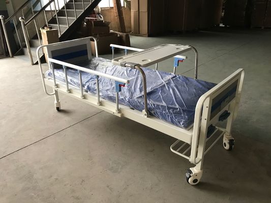 Zwei Funktions-medizinisches manuelles Krankenhaus-Bett mit zwei Kurbeln und über Bett-Tabelle