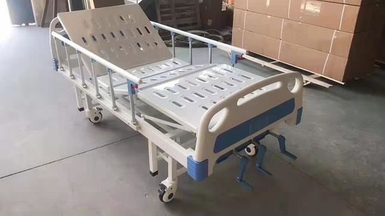 Das 2 Kurbel-Krankenhaus-sprühen manueller geduldiger Bett-Stahl Plastikrahmen
