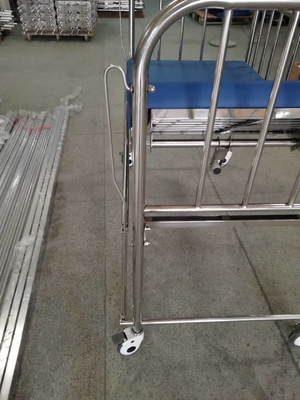 Edelstahl-materielles Säuglingskrankenhaus-Bett medizinisch