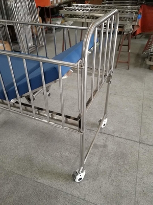Edelstahl-materielles Säuglingskrankenhaus-Bett medizinisch